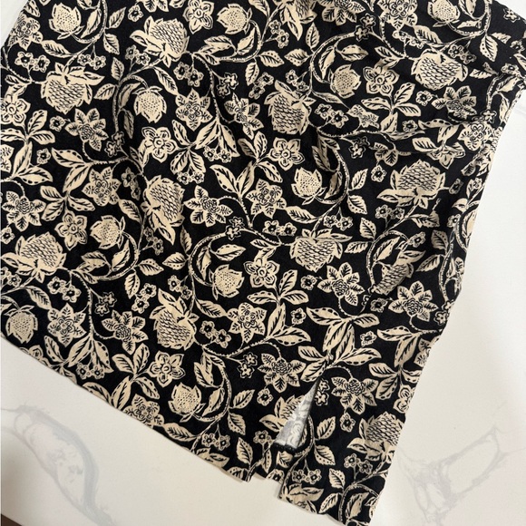 Mango Linen Black-White Floral‎ Mini Skirt Size Large - Picture 9 of 13